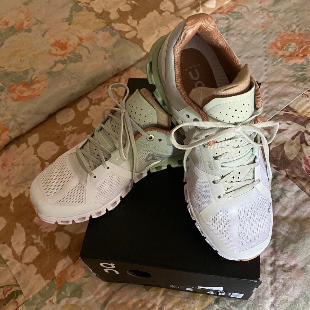 ON RUNNING CLOUDFLOW Running Shoes